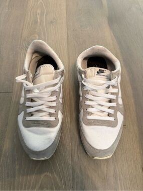Nike White and Gray Internationalist Low-Top Sneakers